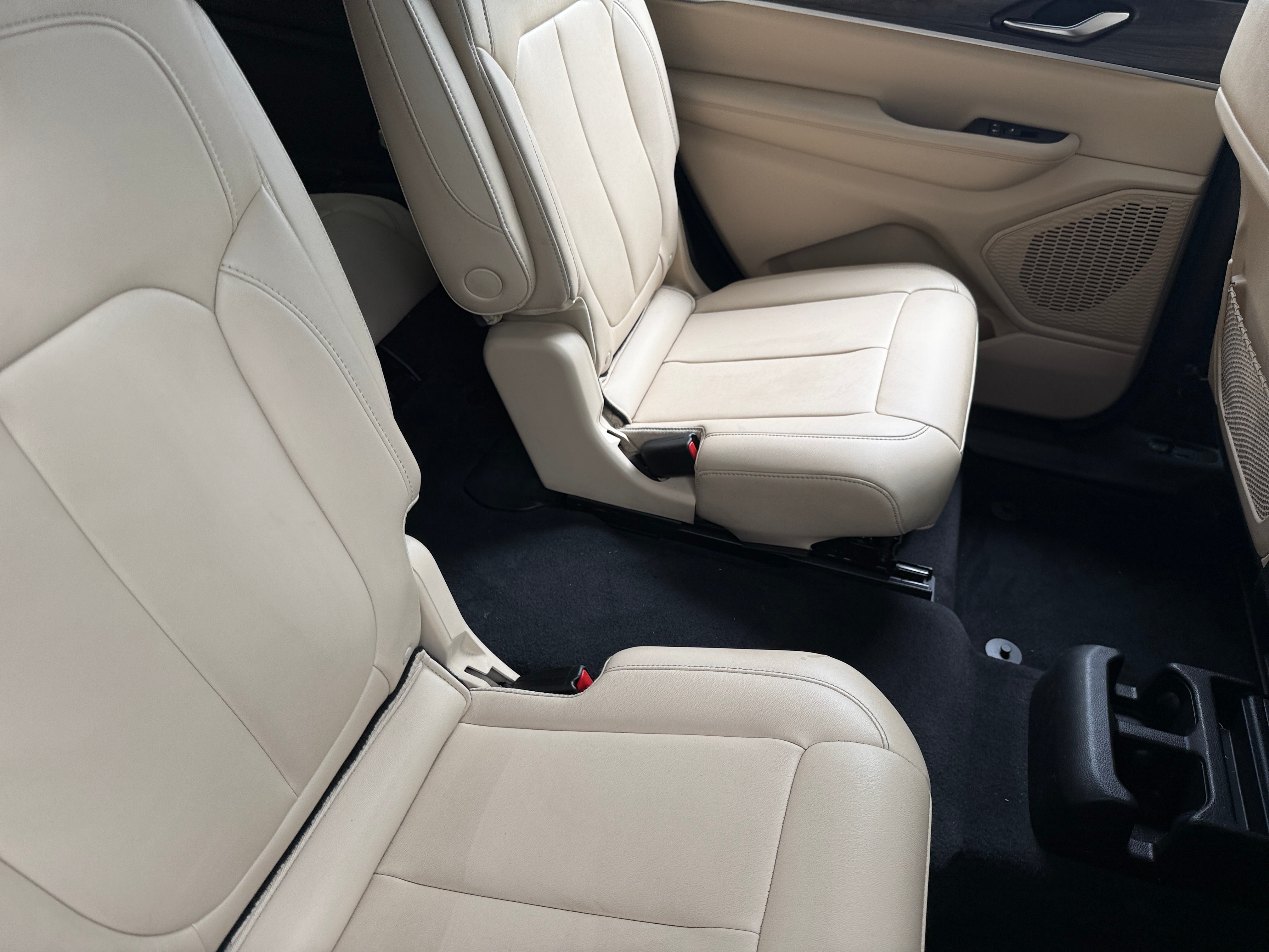 jeep grand cherokee l 2023 1C4RJKBG3P8793395 image jeep grand cherokee l 2023 1C4RJKBG3P8793395 image